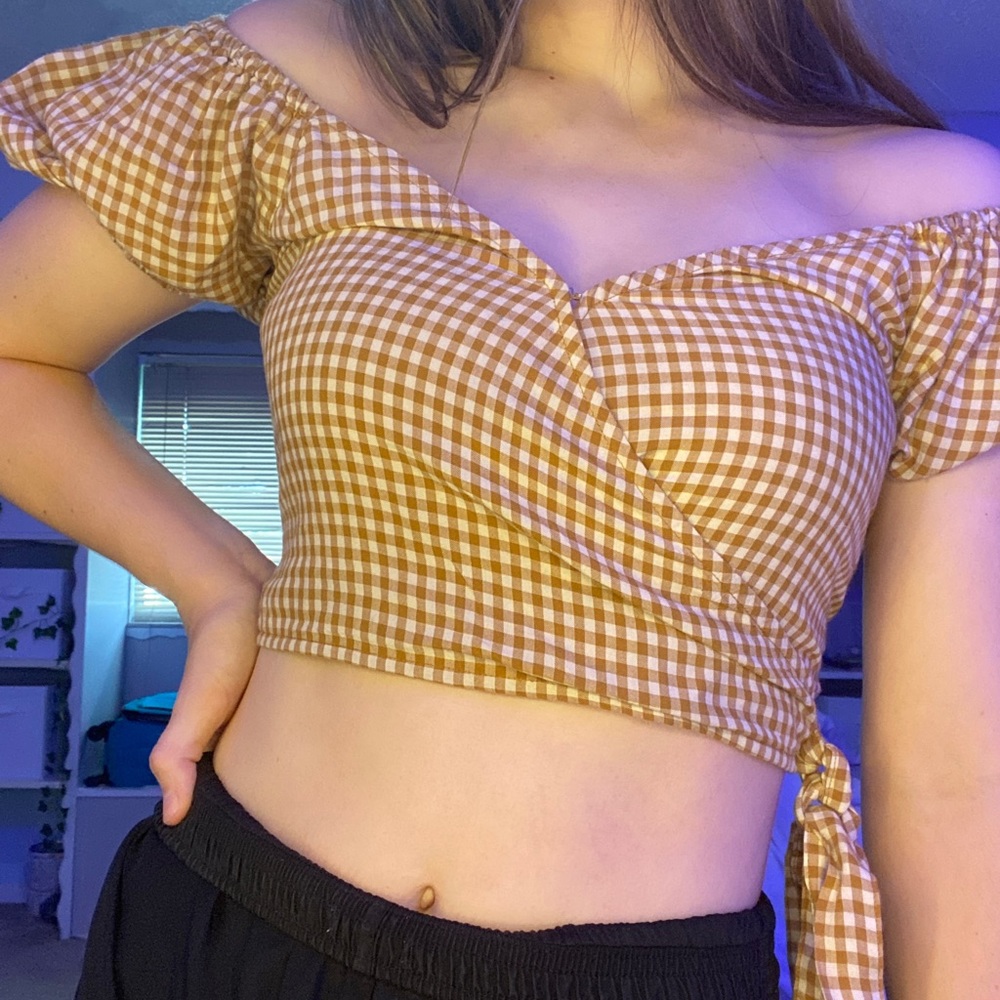 white and yellow box striped top